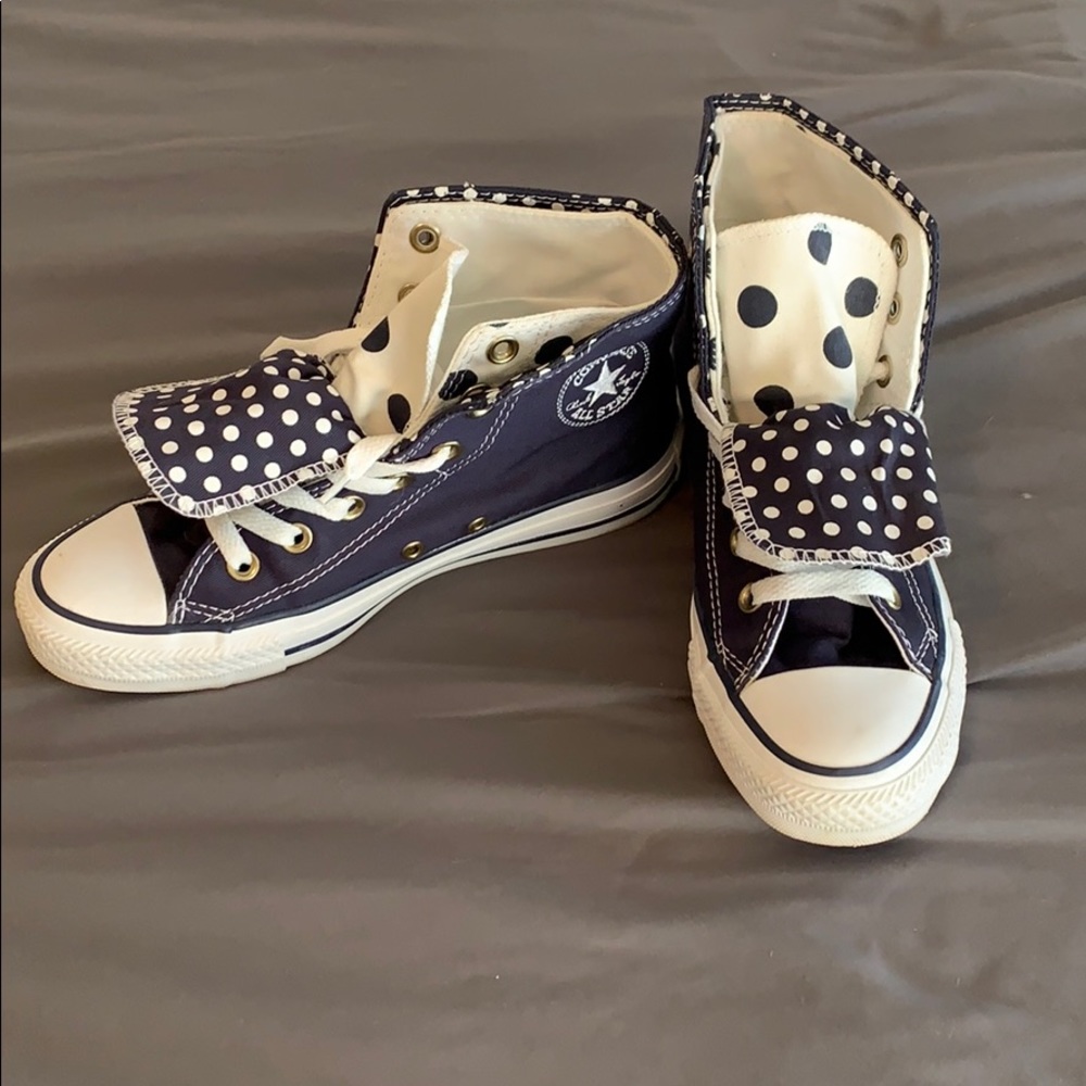 Size 6 high top Converse
